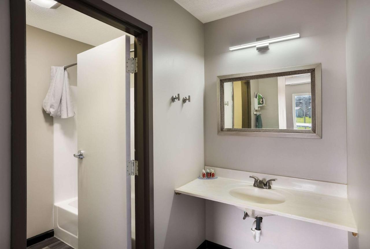 Econo Lodge Inn & Suites Canandaigua Εξωτερικό φωτογραφία