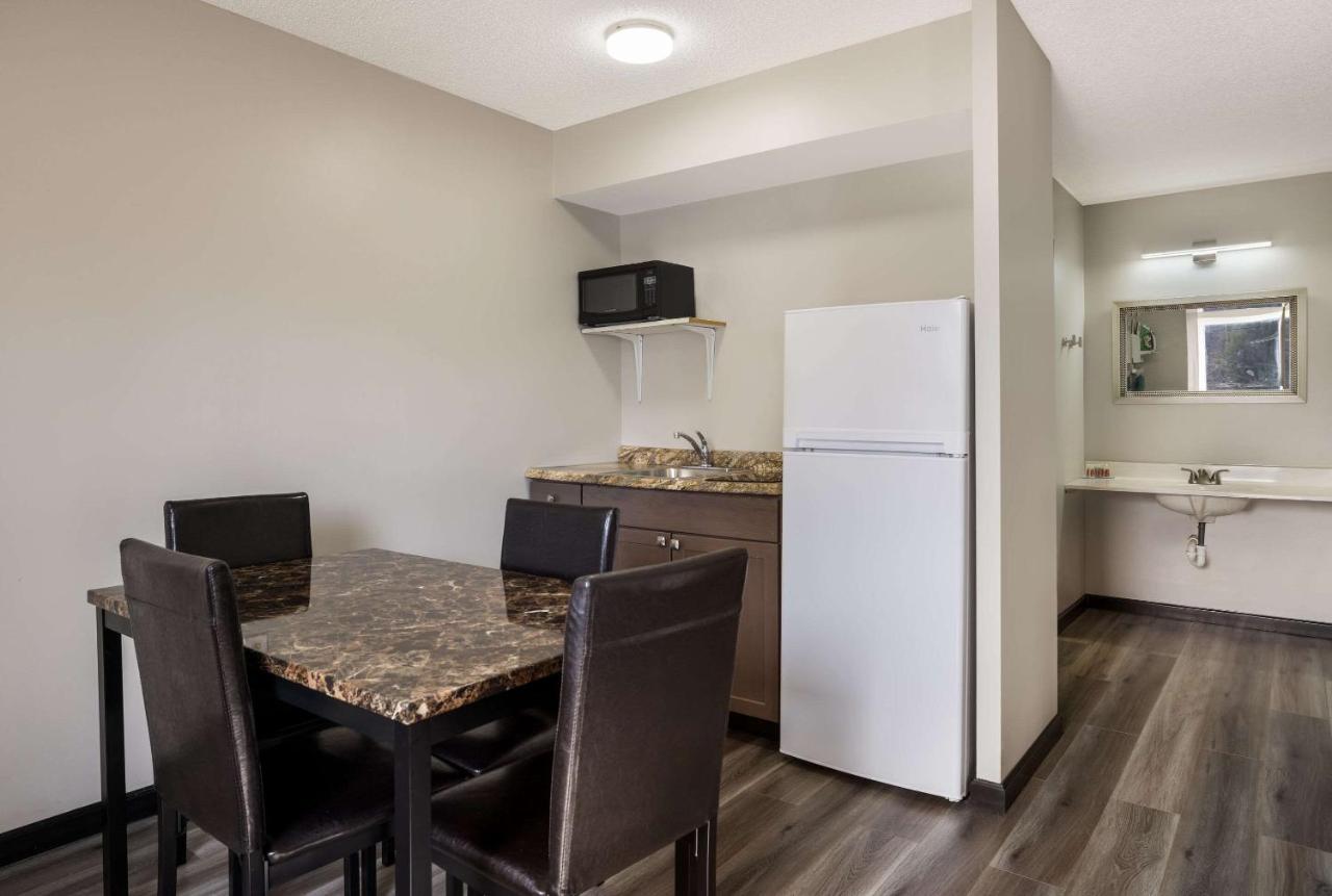 Econo Lodge Inn & Suites Canandaigua Εξωτερικό φωτογραφία