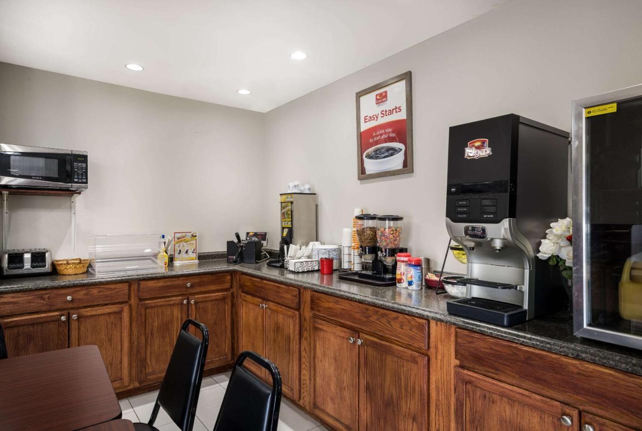 Econo Lodge Inn & Suites Canandaigua Εξωτερικό φωτογραφία