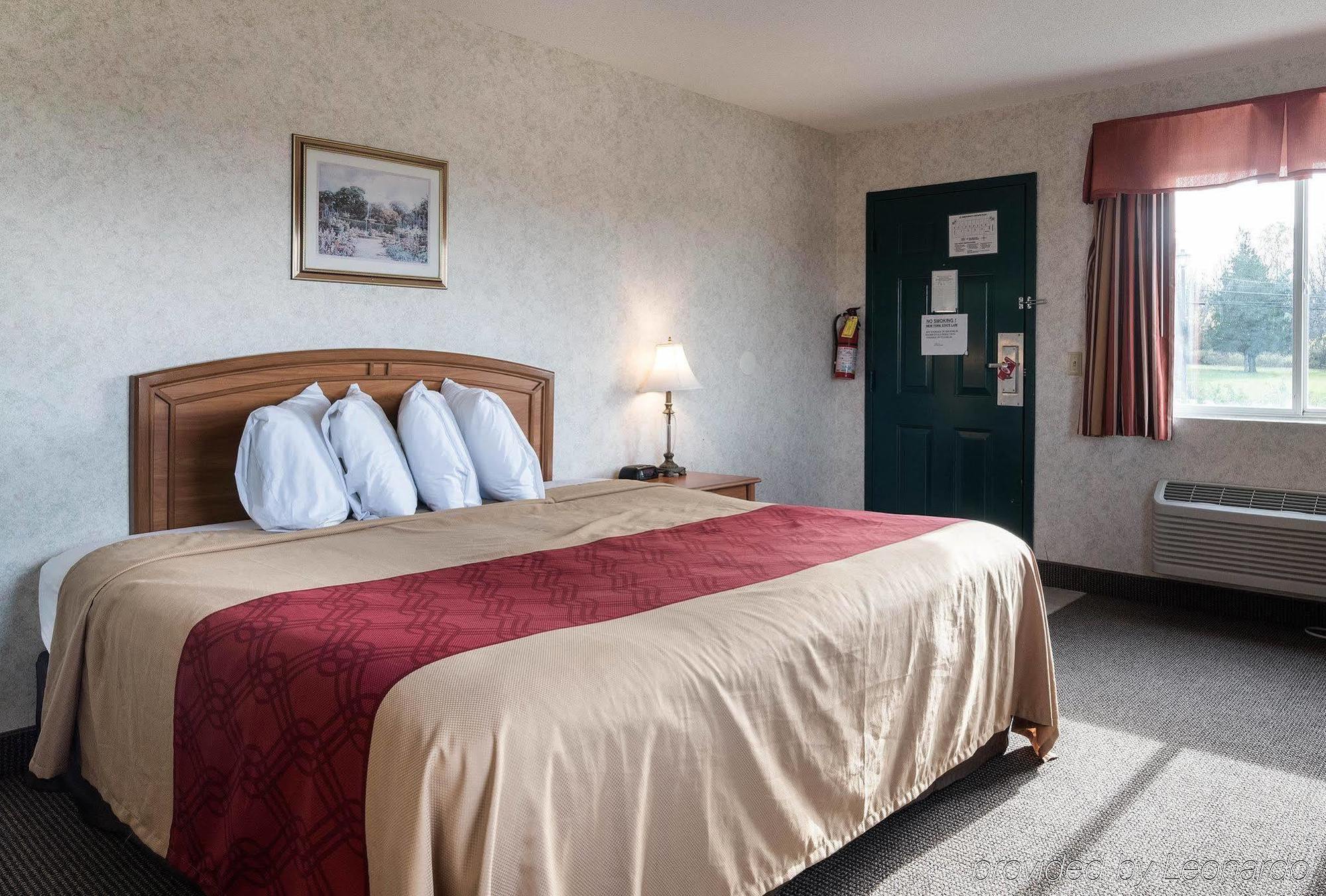 Econo Lodge Inn & Suites Canandaigua Εξωτερικό φωτογραφία