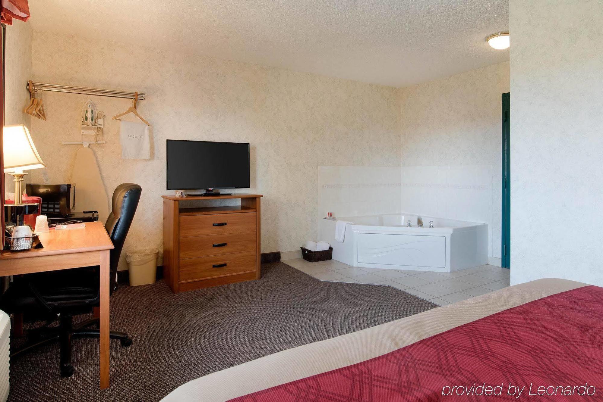 Econo Lodge Inn & Suites Canandaigua Εξωτερικό φωτογραφία